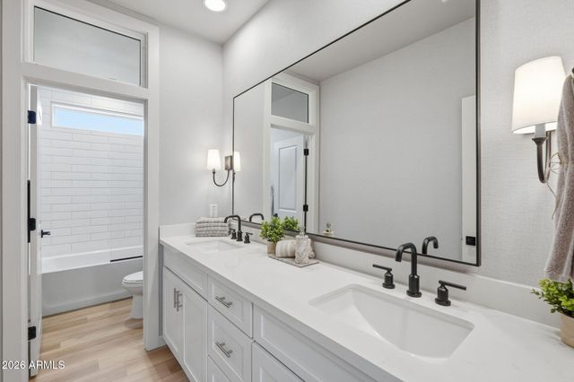 118 W HOLCOMB Lane, Phoenix, AZ 85003