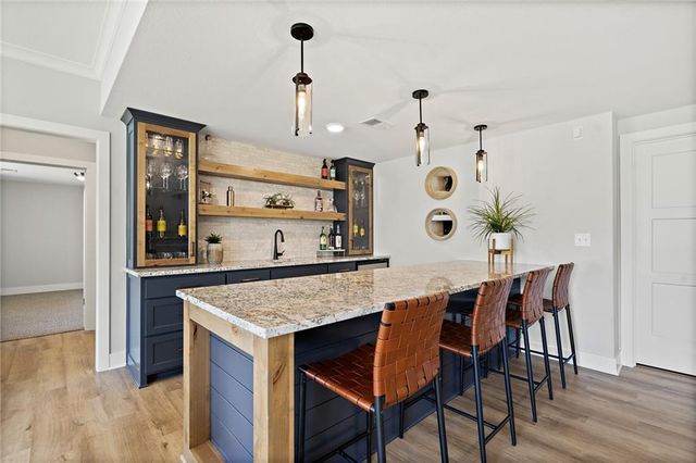 1095 Creekside Ranch Court, Raymore, MO 64084