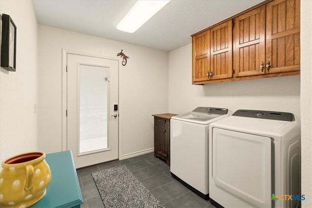 2400 Flite Acres RD, Wimberley, TX 78676