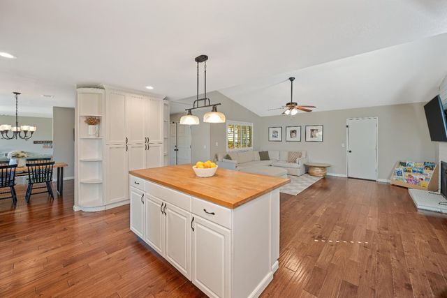 103 Rebecca Way, Folsom, CA 95630