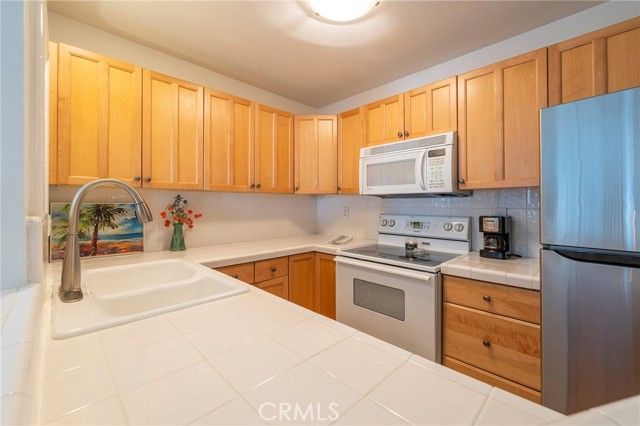 620 The Village 210, Redondo Beach, CA 90277