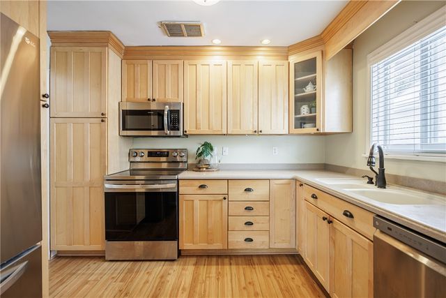 128 Lake Breeze Park, Irondequoit, NY 14622