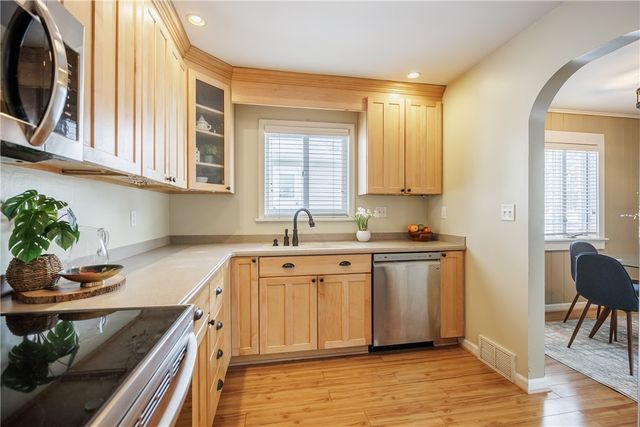 128 Lake Breeze Park, Irondequoit, NY 14622