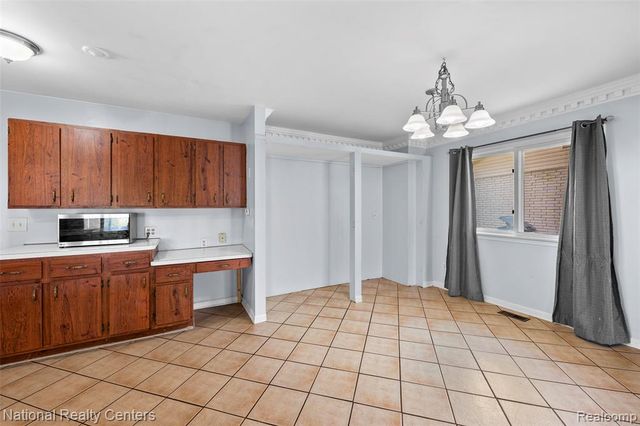 39050 Lyndon Street, Livonia, MI 48154