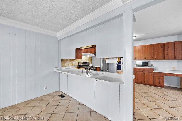 39050 Lyndon Street, Livonia, MI 48154