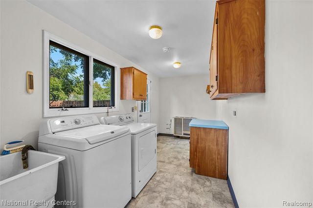 39050 Lyndon Street, Livonia, MI 48154