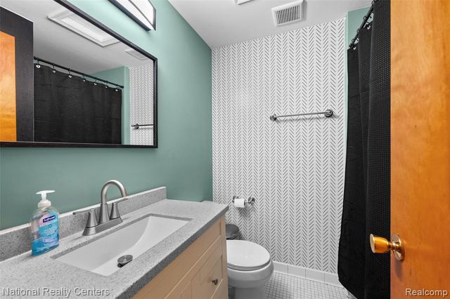 39050 Lyndon Street, Livonia, MI 48154