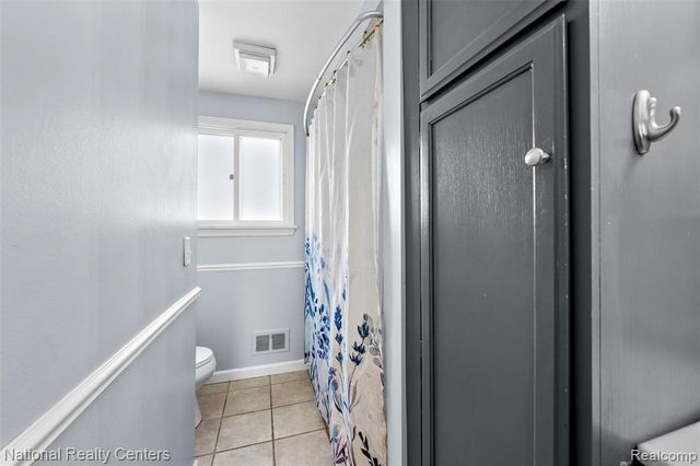 39050 Lyndon Street, Livonia, MI 48154