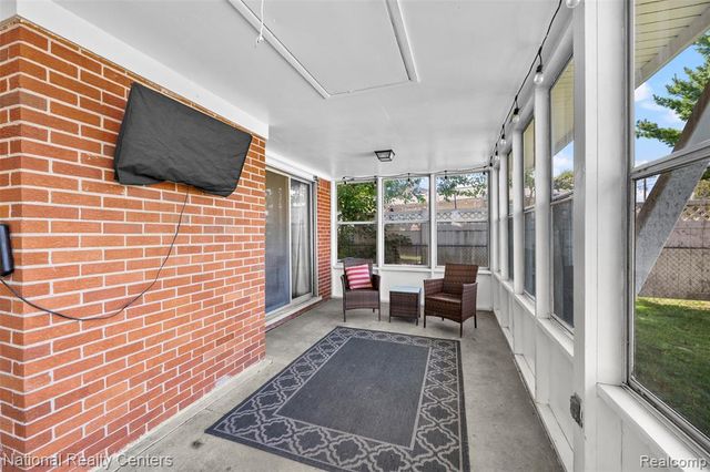 39050 Lyndon Street, Livonia, MI 48154