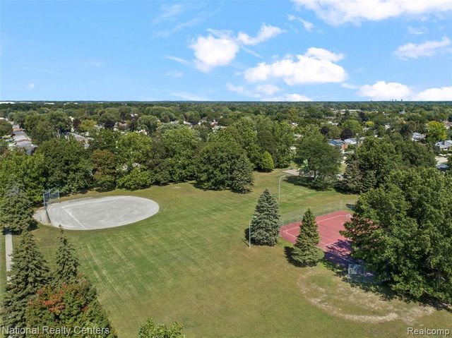 39050 Lyndon Street, Livonia, MI 48154