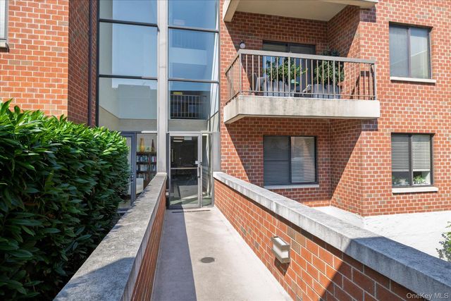 99 S Park Avenue 212, Rockville Centre, NY 11570