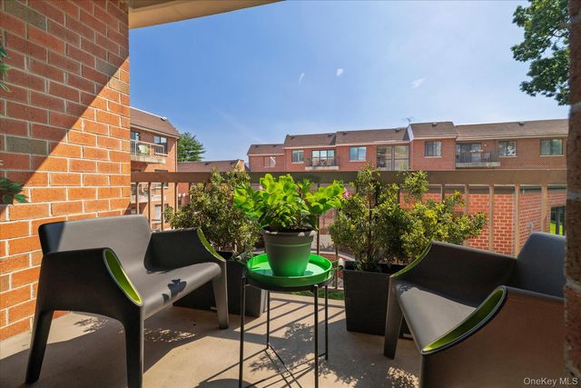 99 S Park Avenue 212, Rockville Centre, NY 11570