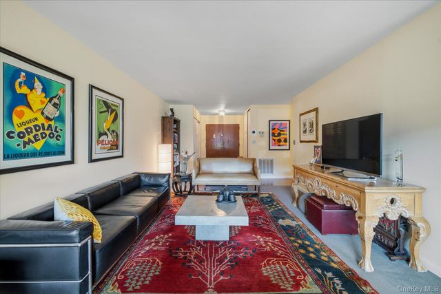 99 S Park Avenue 212, Rockville Centre, NY 11570