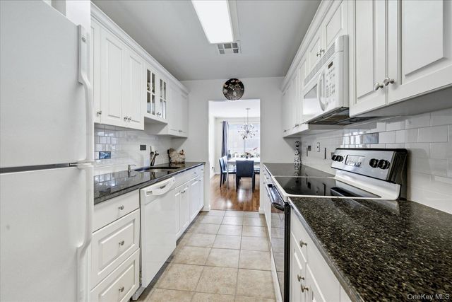 99 S Park Avenue 212, Rockville Centre, NY 11570