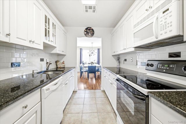 99 S Park Avenue 212, Rockville Centre, NY 11570