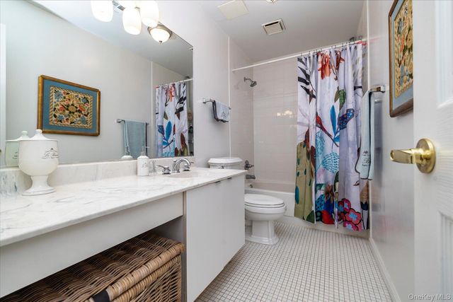99 S Park Avenue 212, Rockville Centre, NY 11570