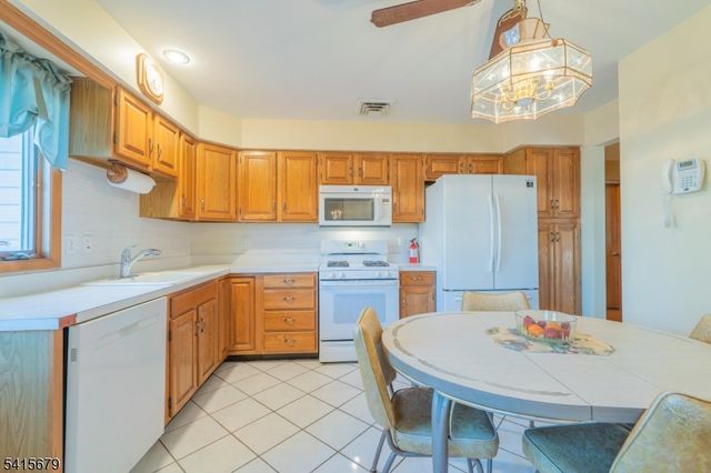 191 Pershing Rd 2, Clifton City, NJ 07013