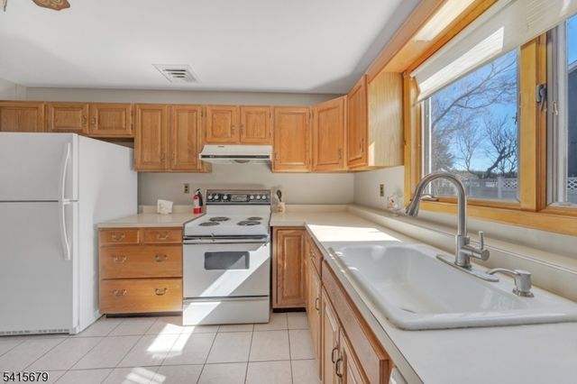 191 Pershing Rd 2, Clifton City, NJ 07013