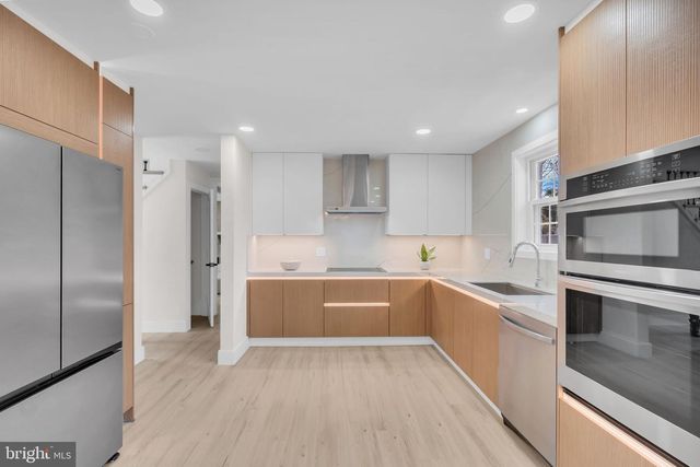 2524 SWIFT RUN ST, Vienna, VA 22180