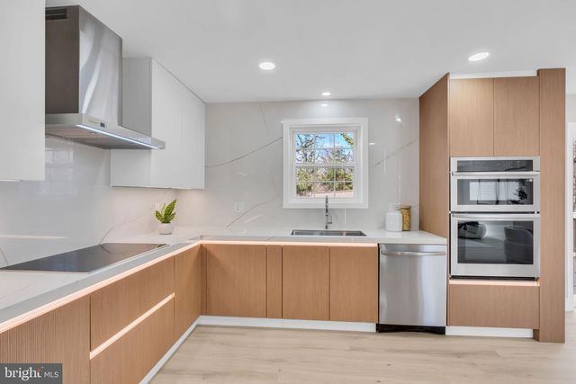 2524 SWIFT RUN ST, Vienna, VA 22180