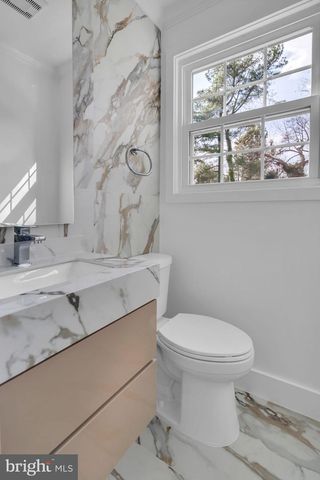 2524 SWIFT RUN ST, Vienna, VA 22180
