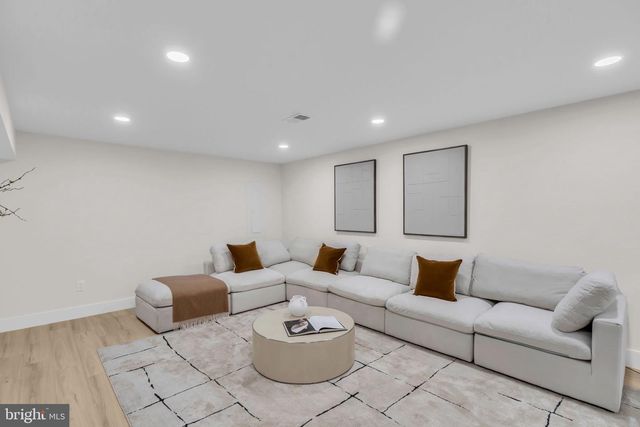 2524 SWIFT RUN ST, Vienna, VA 22180