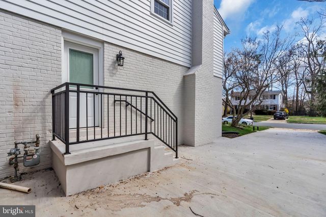 2524 SWIFT RUN ST, Vienna, VA 22180