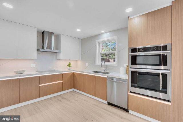2524 SWIFT RUN ST, Vienna, VA 22180