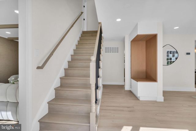 2524 SWIFT RUN ST, Vienna, VA 22180