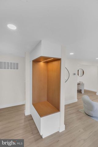 2524 SWIFT RUN ST, Vienna, VA 22180