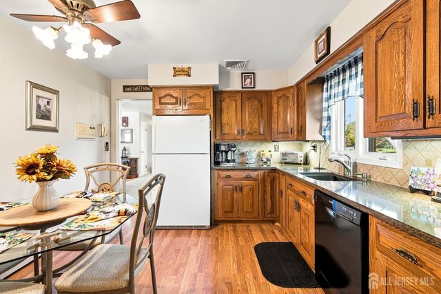 5 Seaman Court, Sayreville, NJ 08879