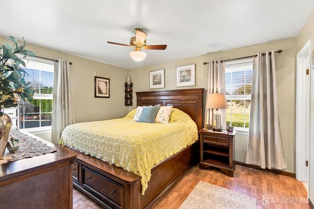5 Seaman Court, Sayreville, NJ 08879