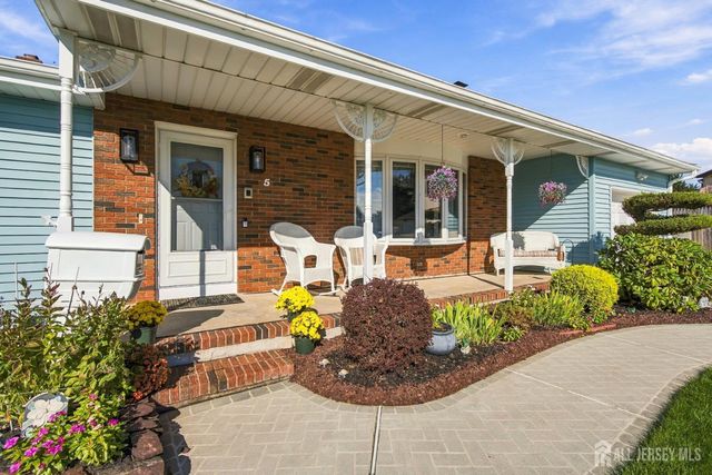 5 Seaman Court, Sayreville, NJ 08879