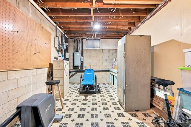 5 Seaman Court, Sayreville, NJ 08879