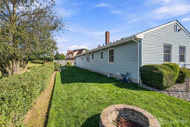 5 Seaman Court, Sayreville, NJ 08879