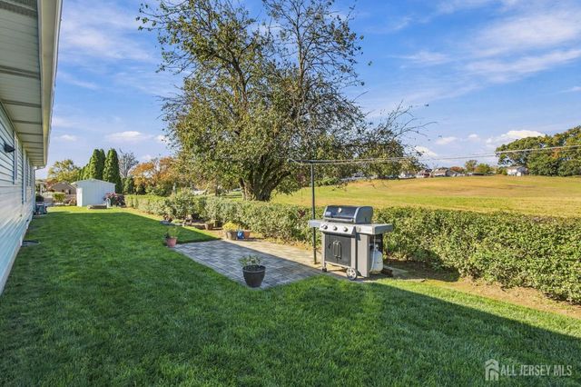 5 Seaman Court, Sayreville, NJ 08879