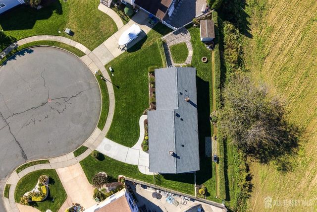 5 Seaman Court, Sayreville, NJ 08879