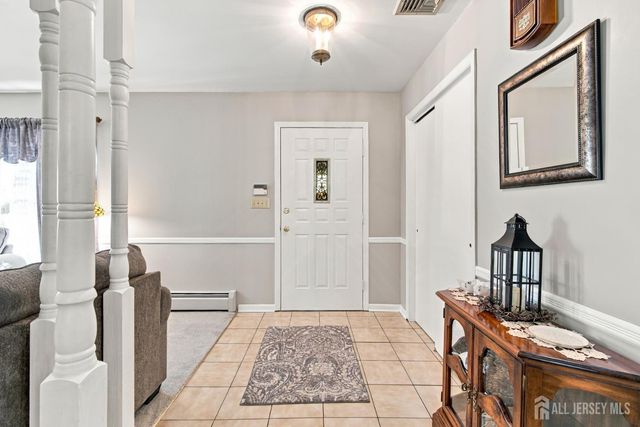 5 Seaman Court, Sayreville, NJ 08879