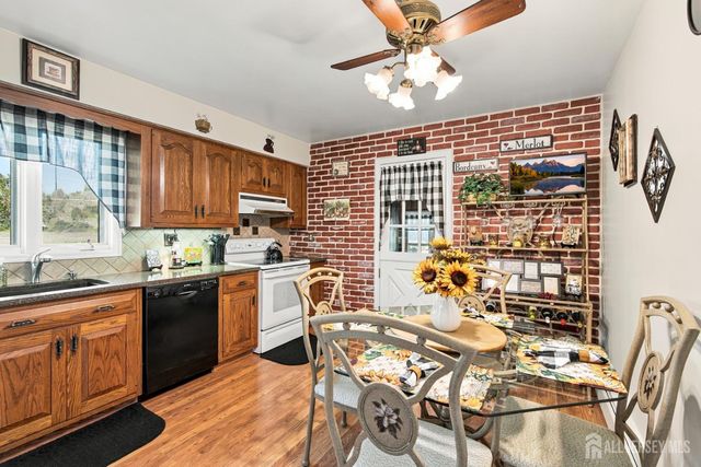 5 Seaman Court, Sayreville, NJ 08879