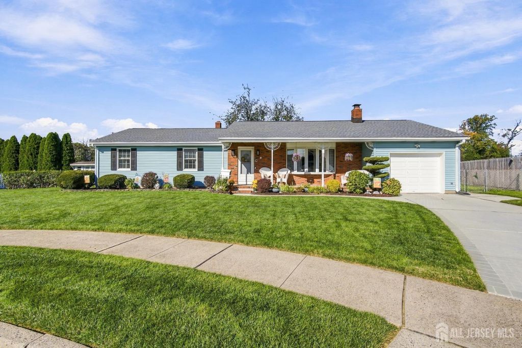 5 Seaman Court, Sayreville, NJ 08879