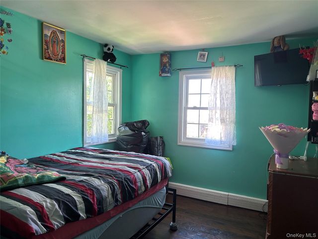 9 Oakley Street, Massapequa, NY 11758