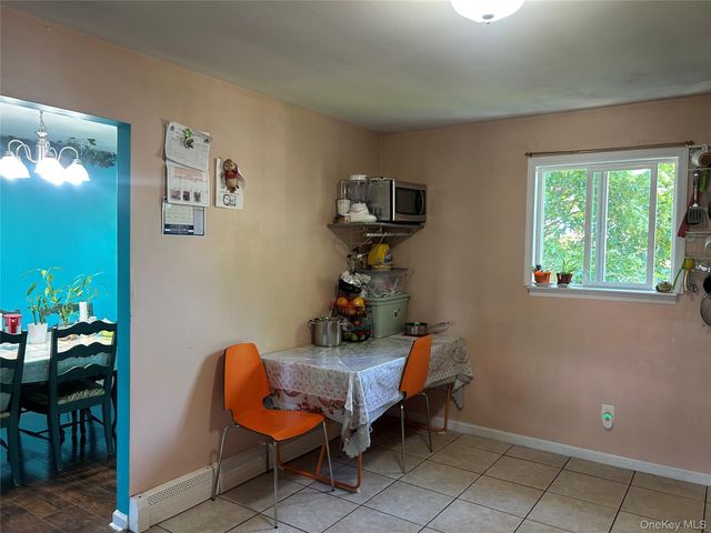 9 Oakley Street, Massapequa, NY 11758
