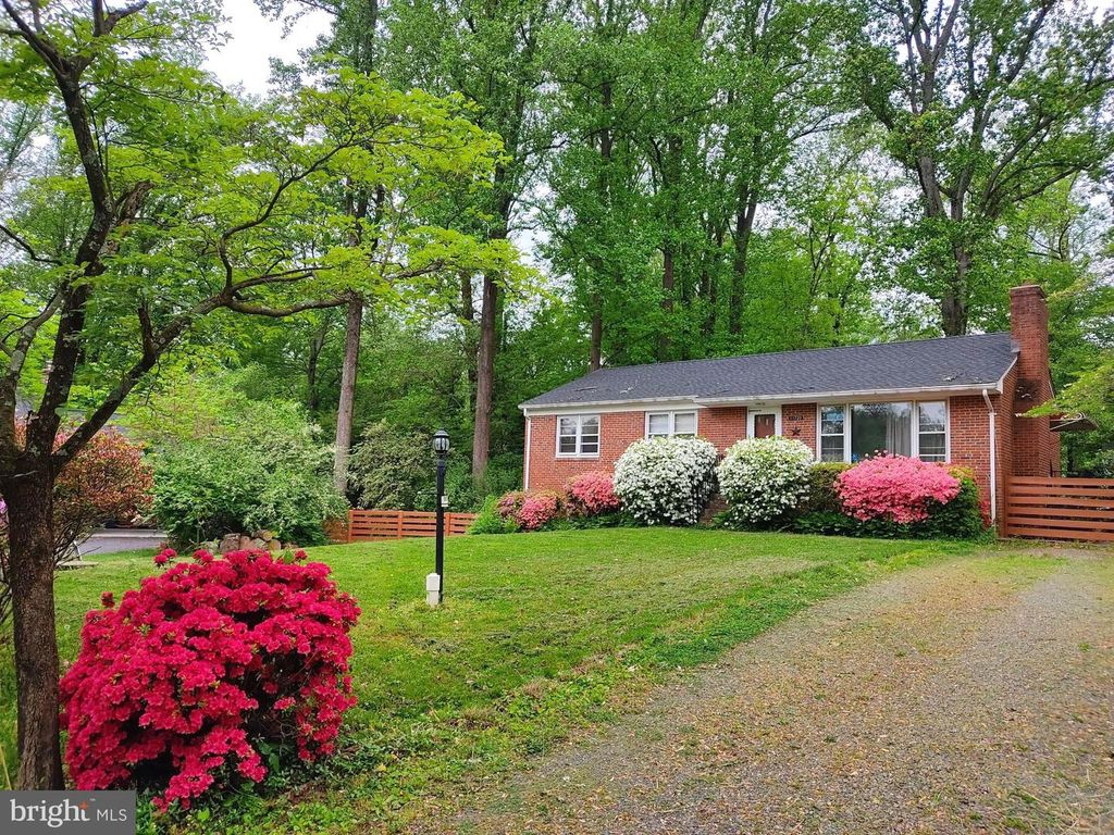 11720 BRIGGS CT, Fairfax, VA 22030