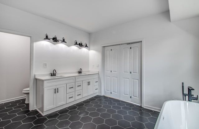 1781 FORREST AVE, Memphis, TN 38104