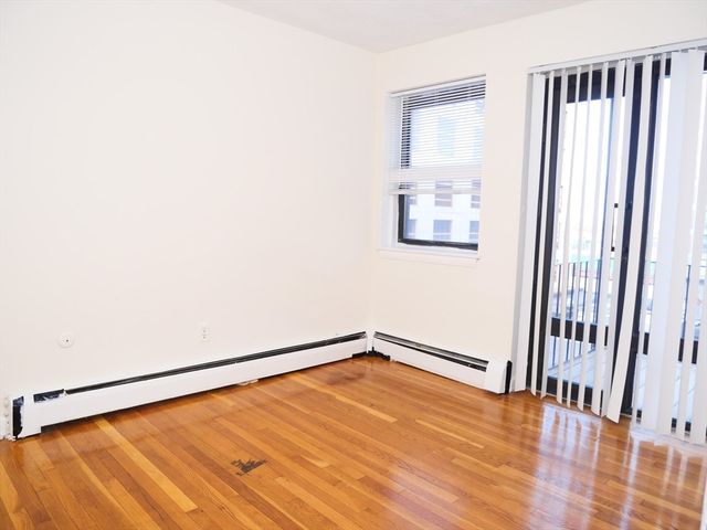 1027 Commonwealth Ave 21, Boston, MA 02215