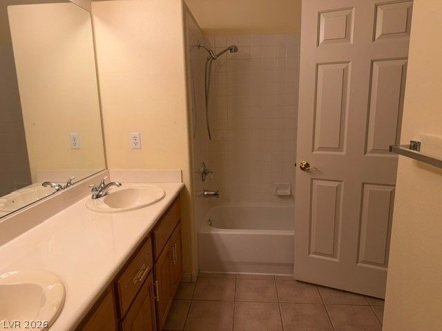 8640 Castle Hill Avenue, Las Vegas, NV 89129