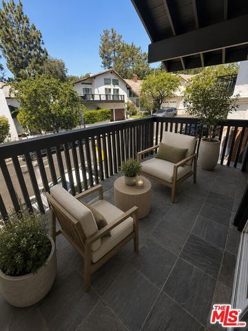 2880 Woodwardia Drive, Los Angeles, CA 90077