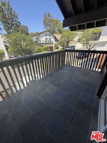 2880 Woodwardia Drive, Los Angeles, CA 90077