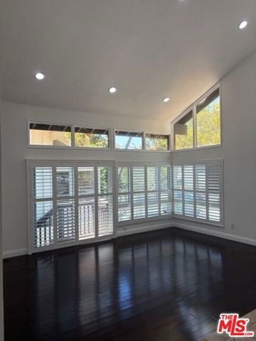 2880 Woodwardia Drive, Los Angeles, CA 90077