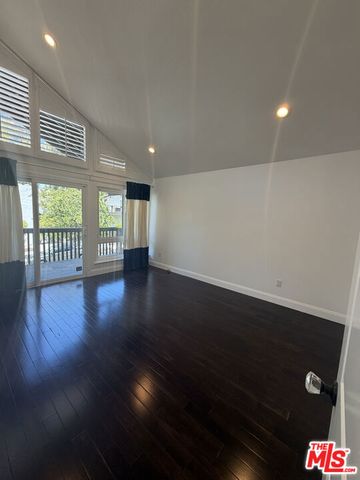 2880 Woodwardia Drive, Los Angeles, CA 90077